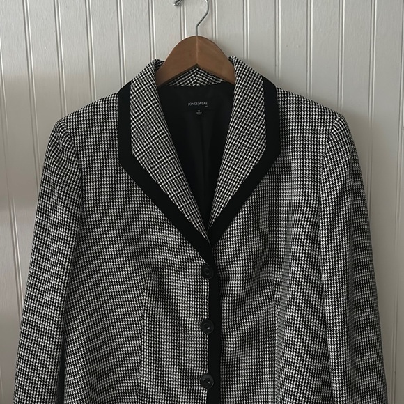Like new! Jones Wear Black and White Blazer with Notched Lapel sz 18 - Picture 4 of 13